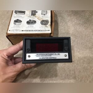Wilkerson DIS471 Process Indicator 115VAC 420mADC
Digital 
Calibration Controls